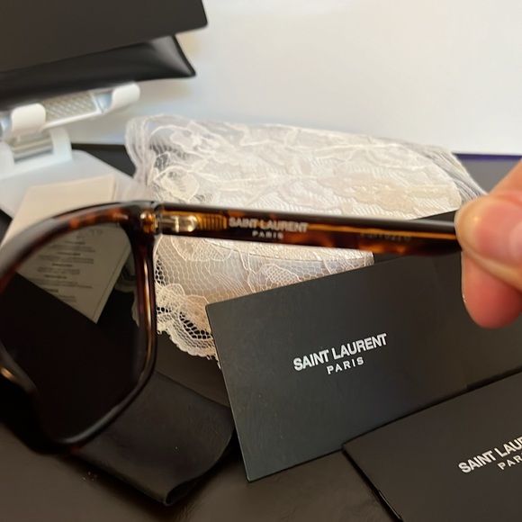 Saint Laurent Sunglasses w/ papers, Cloth, Case & Guarantee of authenticity. - Picture 4 of 9
